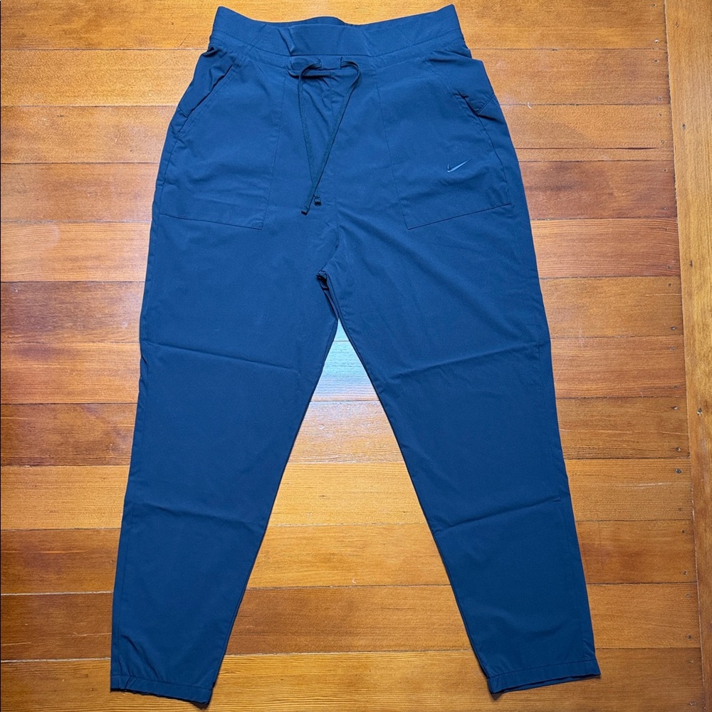 Nike Women's black Cropped Performance Pants